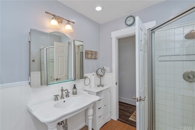 Building Photo - 926 N San Gabriel Ave