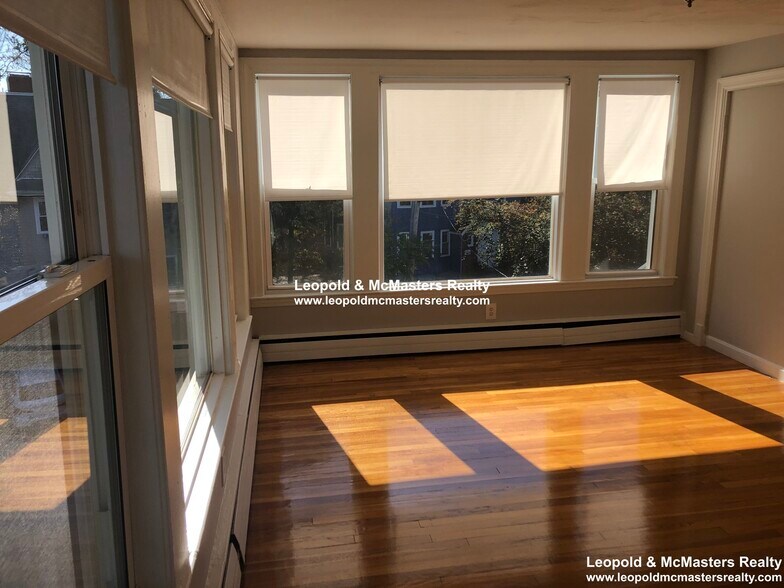 Building Photo - 127 Lanark Rd