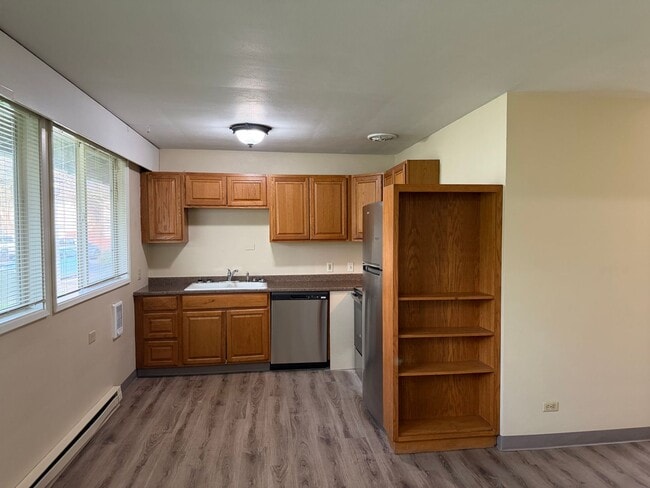 Building Photo - Updated 2 bedroom 1 bath duplex in Eugene!