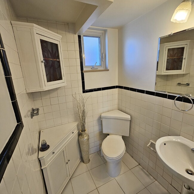 Building Photo - 3 Bedroom, 1.5 Bath Brick Ranch with Attac...