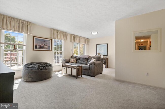 Building Photo - 1615 Spottsworth Way