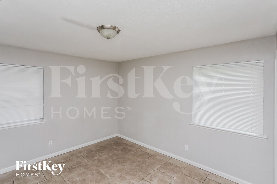 Building Photo - 6115 Flagstaff Dr