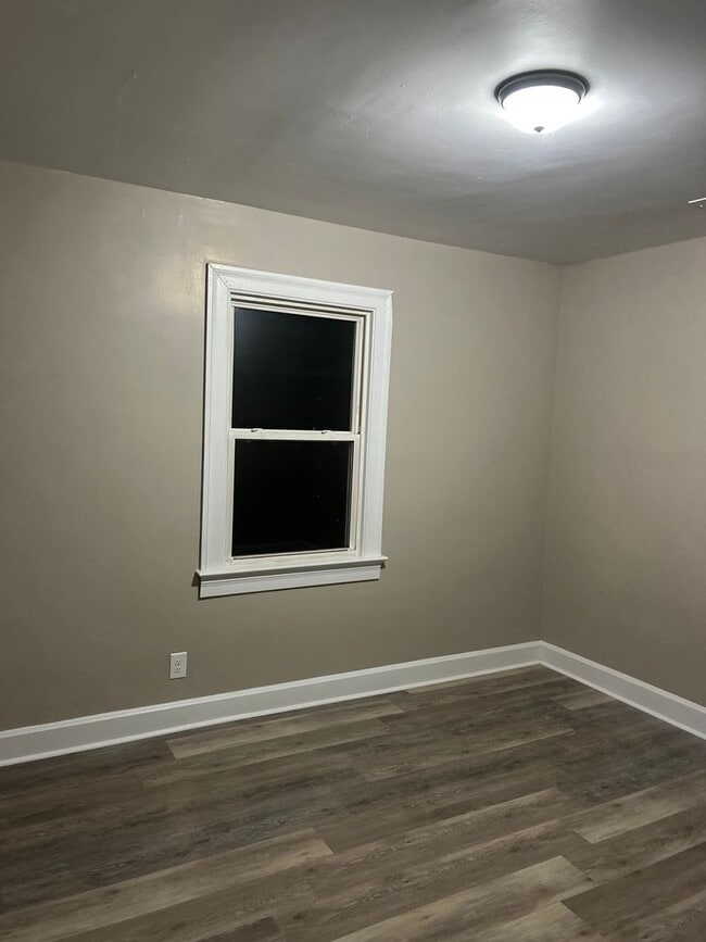 Building Photo - 512 Macon St S