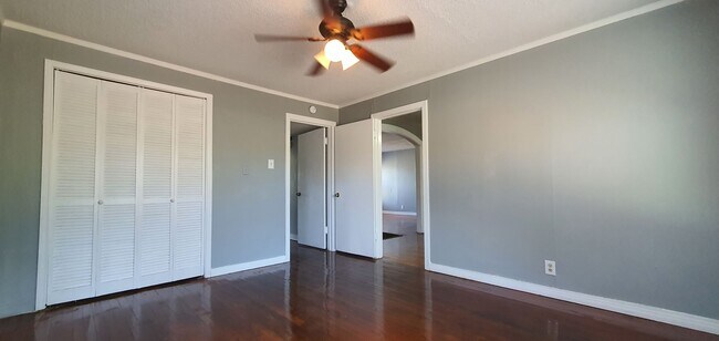 Building Photo - AFFORDABLE and Spacious 2 bedroom 1 bath Home AVAILABLE NOW