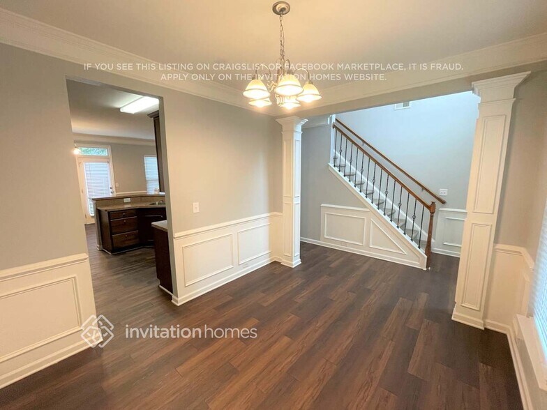 Building Photo - 1631 Eastway Dr