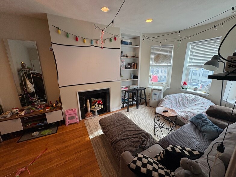 Building Photo - 35 Westland Ave