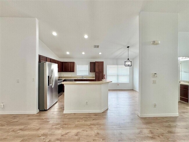 Building Photo - 502 Viola Dr