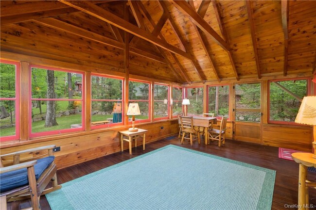 Building Photo - 77 Lake Dr