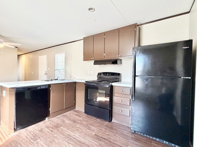 Building Photo - 130 Janice St