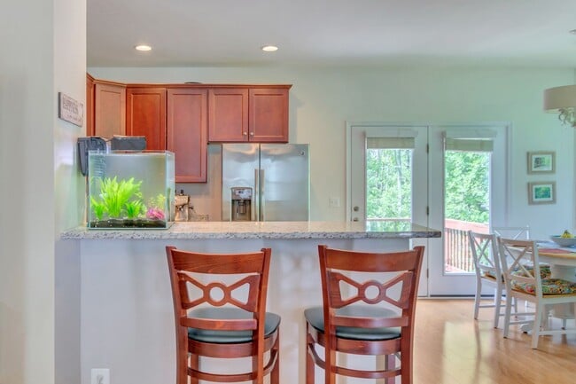 Building Photo - 151 Longwood Dr