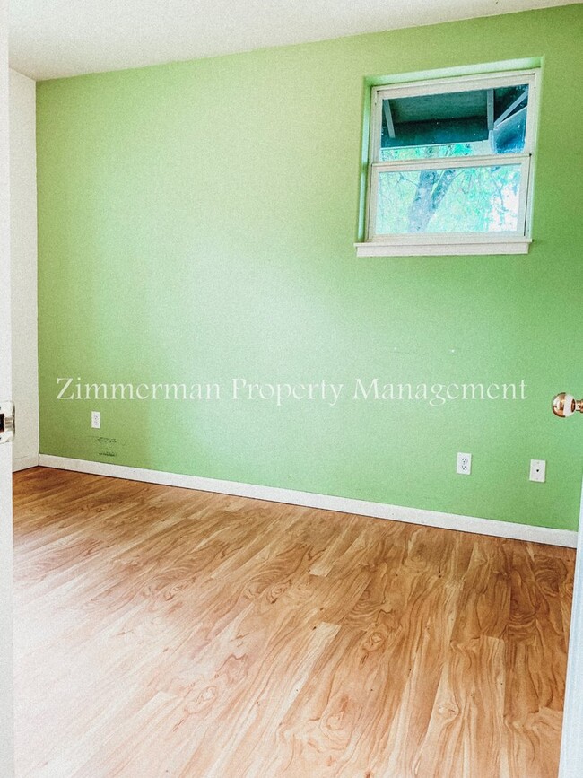 Building Photo - Adorable Two-Bedroom Home