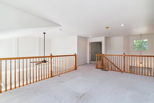 Building Photo - Spacious 3 Bed, 2.5 Bath Home In Sterling ...