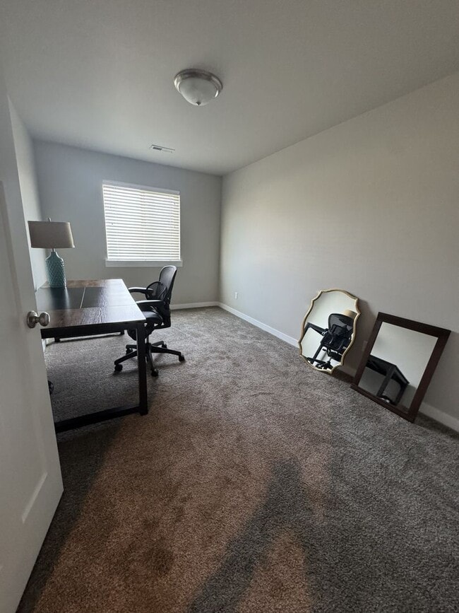 Building Photo - Furnished Hermiston Rental