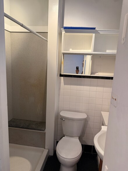 Building Photo - 828 Corinthian Ave