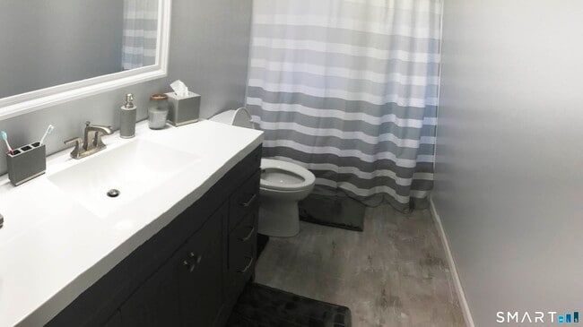 Building Photo - 25 Rena Pl