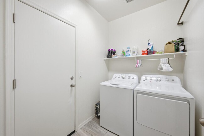 Building Photo - 21359 W Alvarado Rd