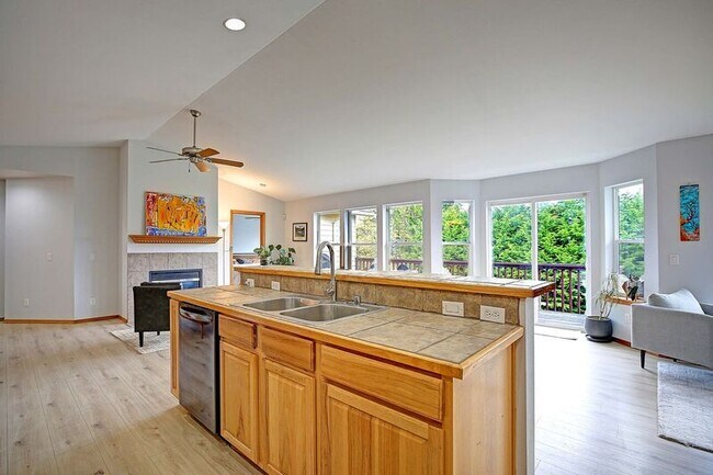 Building Photo - 185 Sky Vista Pl