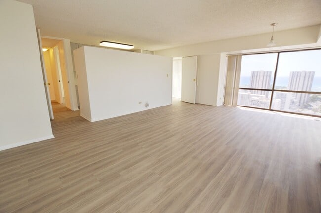 Building Photo - Century Center 2 bed, 2 bath, 1 parking 10...
