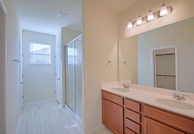 Building Photo - Charming 4 beds 3.5 baths in Leander