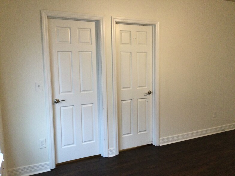 Building Photo - 2083 Shetland St