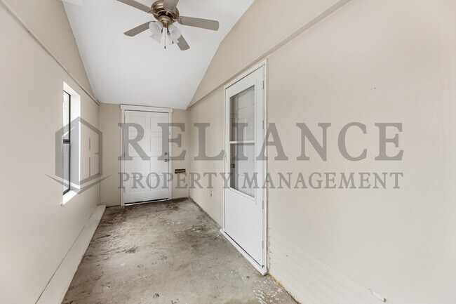 Building Photo - 2719 W Douglas Ave