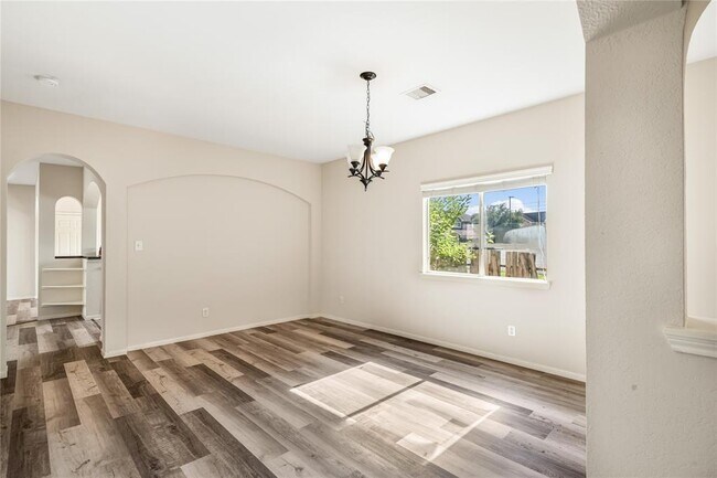 Building Photo - 1623 Royal Chase Dr