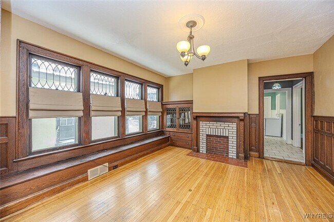 Building Photo - 507 W Delavan Ave