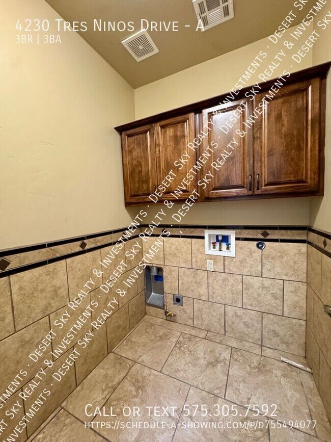 Building Photo - 4230 Tres Ninos Dr