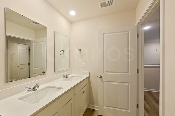 Building Photo - 121 Overstreet Way