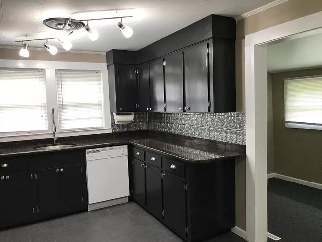 Building Photo - 597 Emma Rd