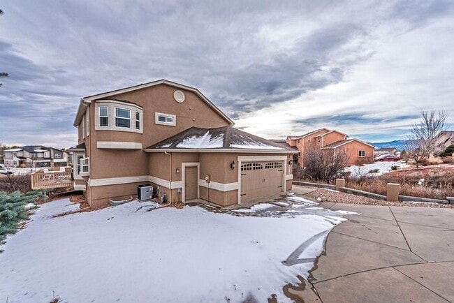 Building Photo - Stunning 5BR Home with Luxury Master Suite & Low-Maintenance Yard!