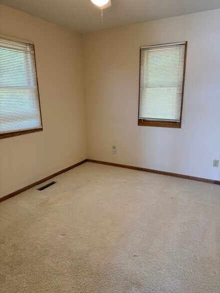 Building Photo - 51156 Maple Rd