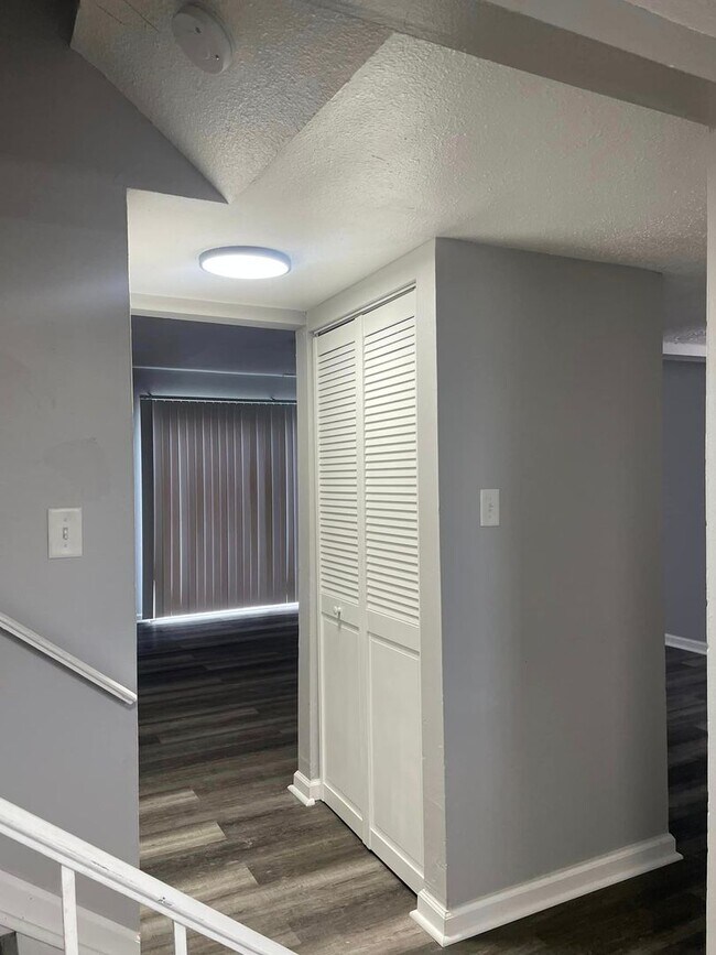 Building Photo - Bellagio West Living I
