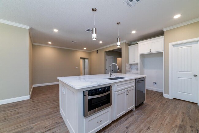 Building Photo - 1901 Seley Ave