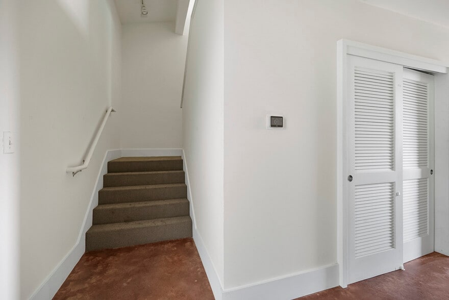 stairs - 911 Keith Ln