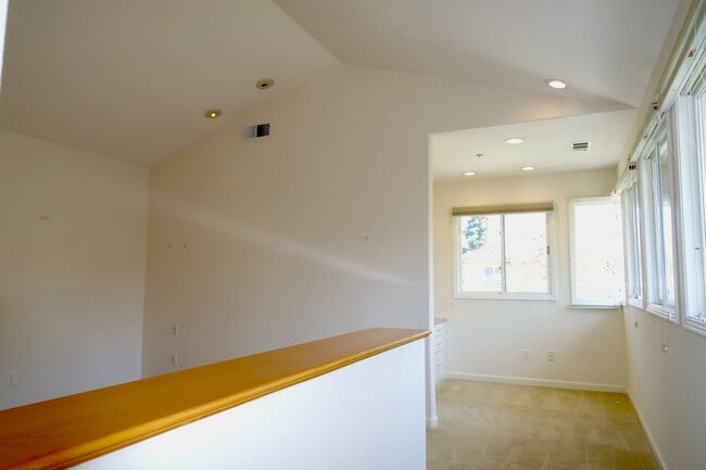 Building Photo - Downtown Los Altos