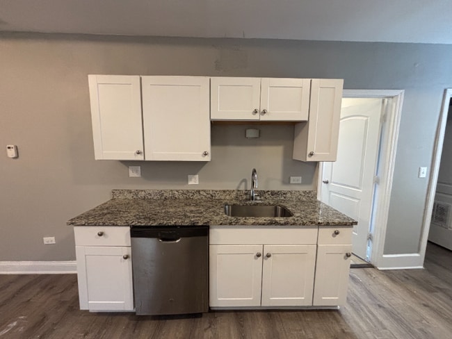 Building Photo - 1350 E 76th St