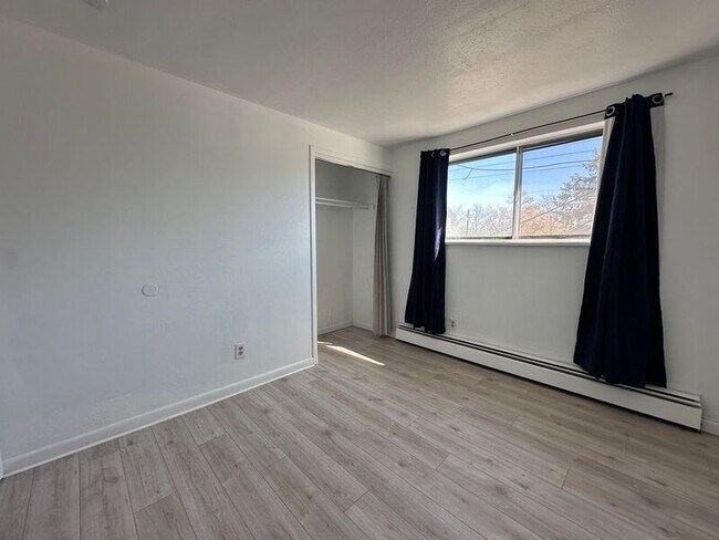 Building Photo - 875 S Quebec St