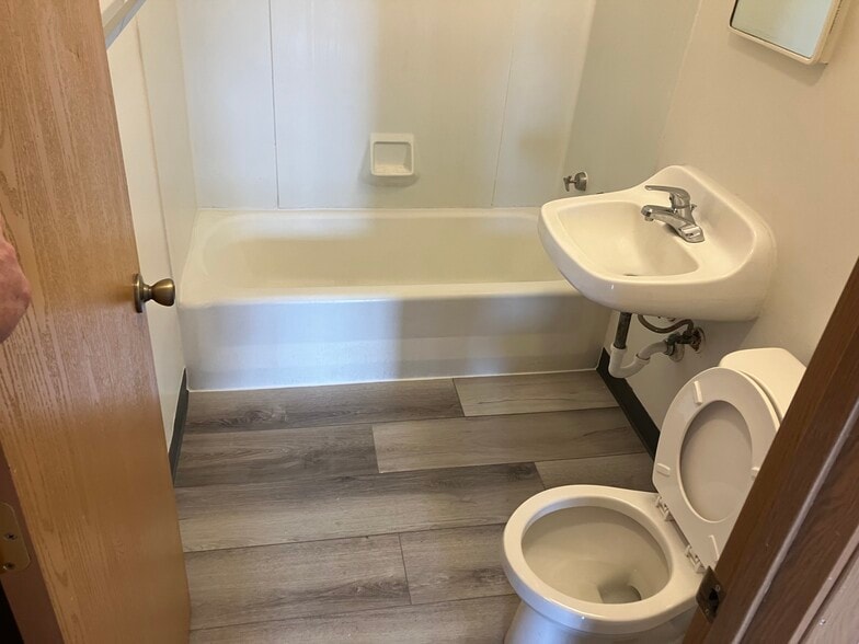 Bathroom - 1032 Lowry St