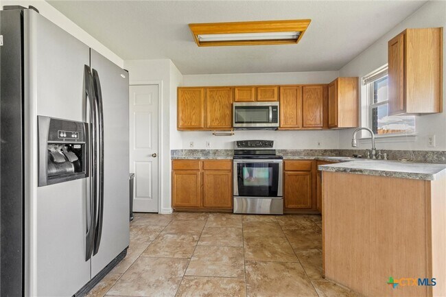 Building Photo - 3504 Saul Dr