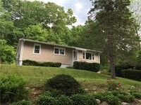 Building Photo - 17 Cherokee Dr