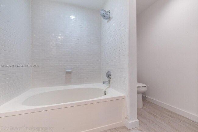 Building Photo - 3255 NE 184th St
