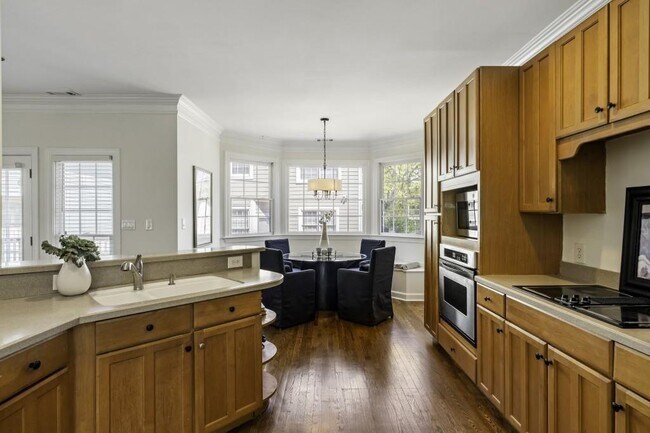 Building Photo - 78 Crumley St SE