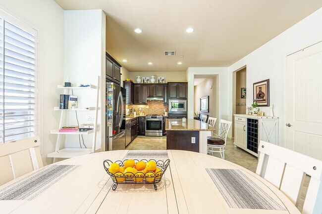 Building Photo - 81363 Corte Compras