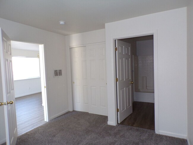 Building Photo - 285 Dalton St