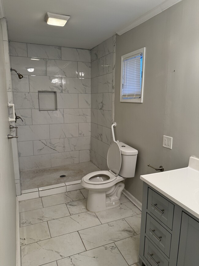 Building Photo - 401 1st Ave N