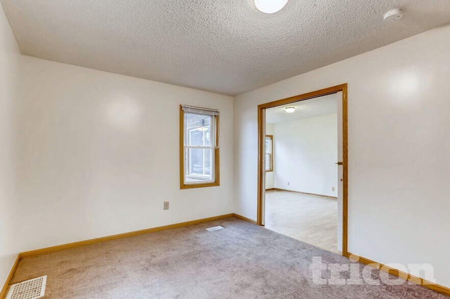 Building Photo - 2144 Sherwood Ave