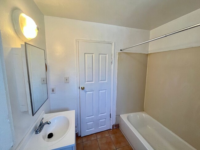 Building Photo - 151 Catron Dr