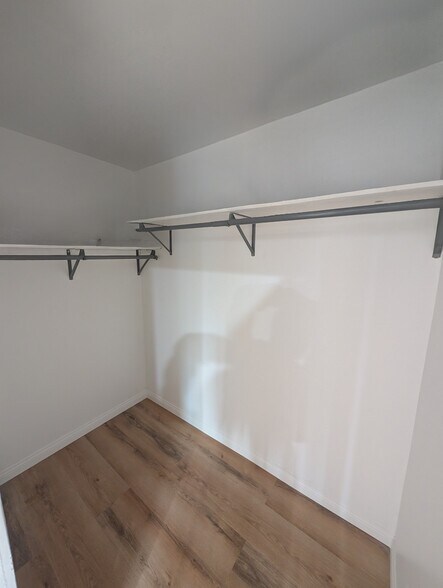 Building Photo - 2125 Carmona Ave