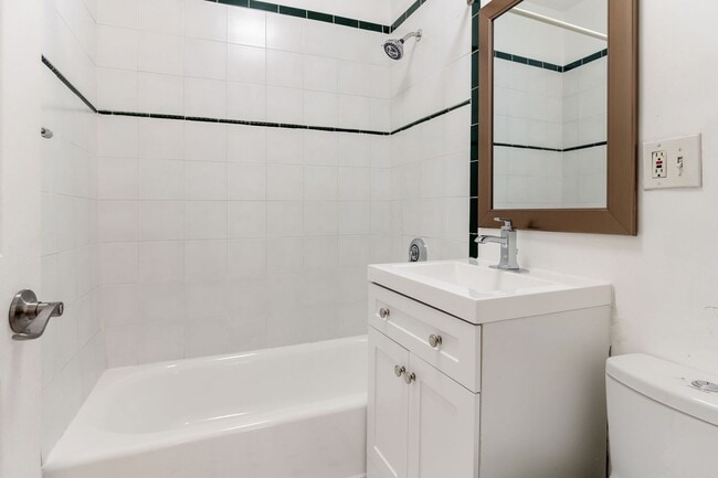 Building Photo - Newly renovated, Central Heat/AC , Parking...